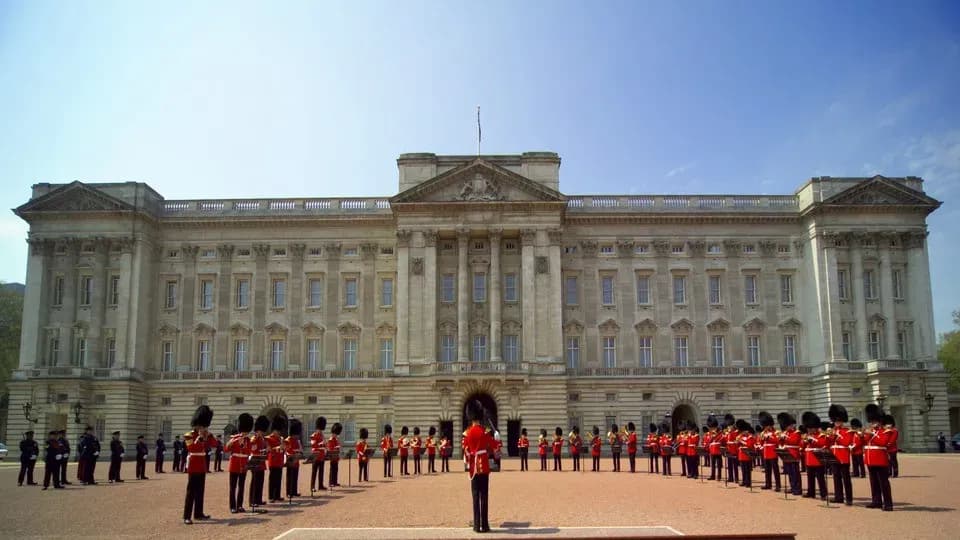 London: Buckingham Palace, Westminster Abbey & Big Ben Tour - Image 1