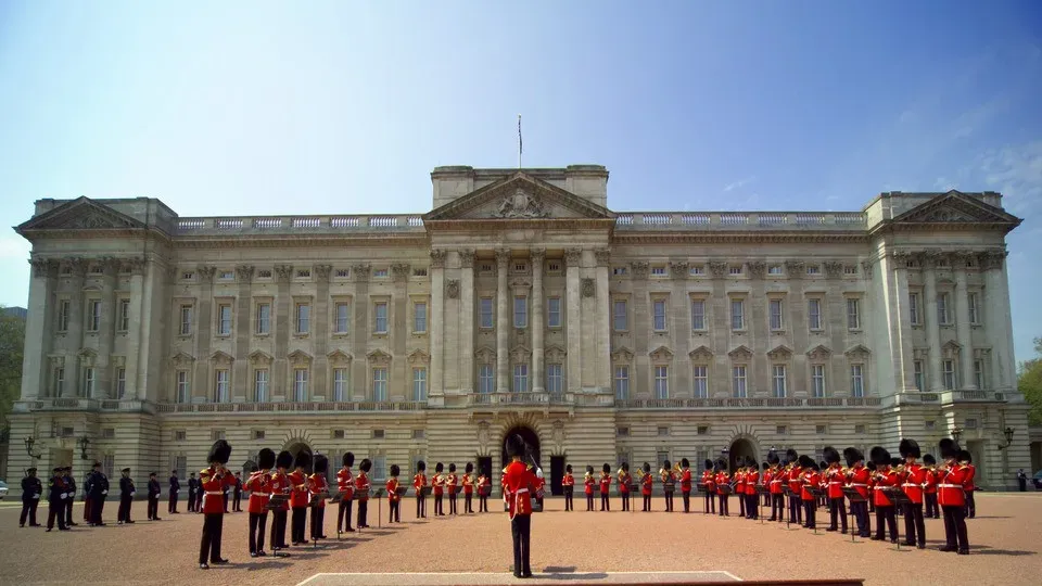 London: Buckingham Palace, Westminster Abbey &amp; Big Ben Tour - Image 1