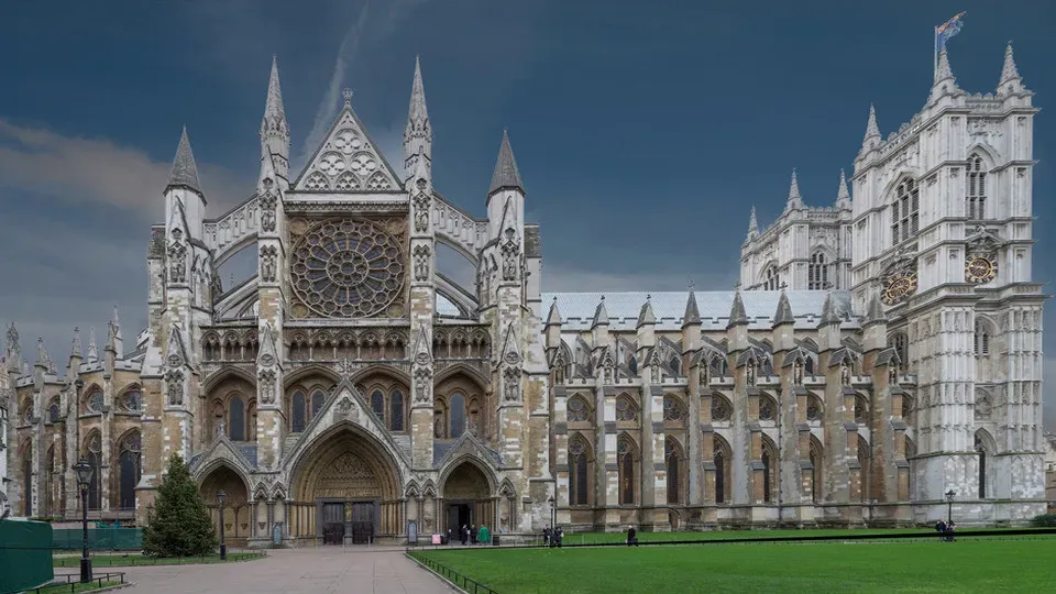 London Tour with Changing of the Guard &amp; Westminster Abbey - Image 1